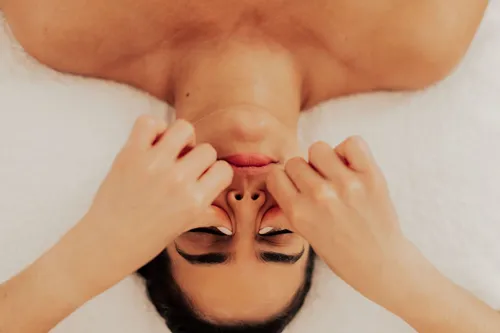 Facial Lymphatic Drainage at Unik Beauty